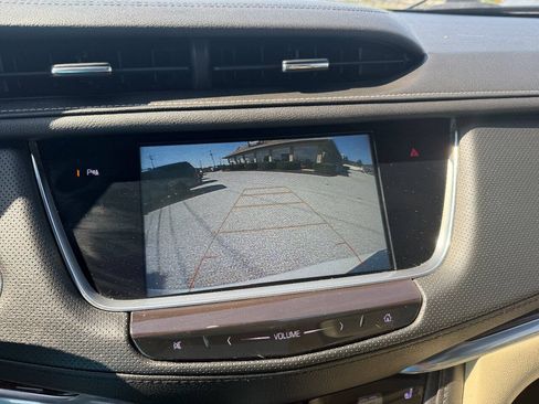 Used 2018 Cadillac XT5 Luxury w/ Driver Awareness Package AWD/4WD image 31