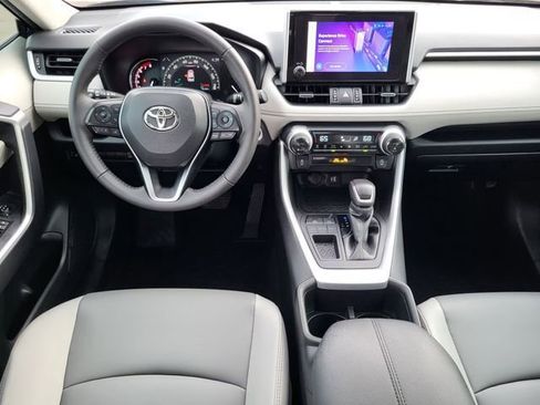 Used 2023 Toyota RAV4 XLE Premium image 25
