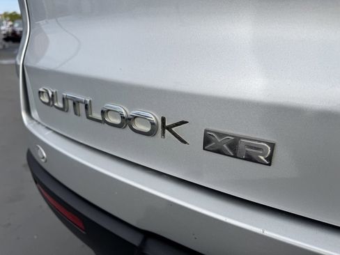 Used 2009 Saturn Outlook XR w/ Convenience Package FWD image 23