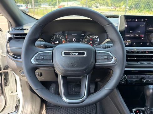 Used 2023 Jeep Compass Latitude w/ Sun and Sound Group AWD/4WD image 15