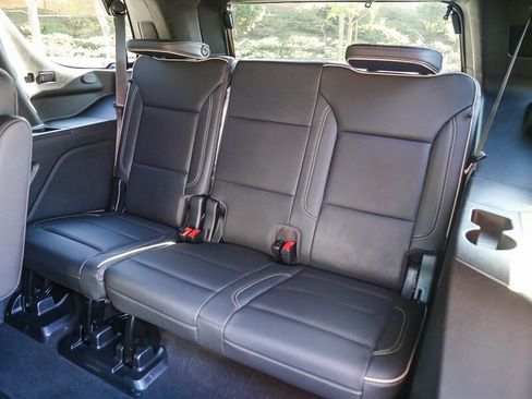 Used 2022 GMC Yukon SLT w/ SLT Premium Package image 25