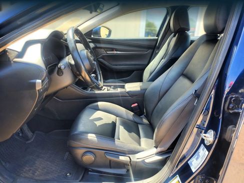Used 2020 MAZDA MAZDA3 Sedan w/ Select Package FWD image 4