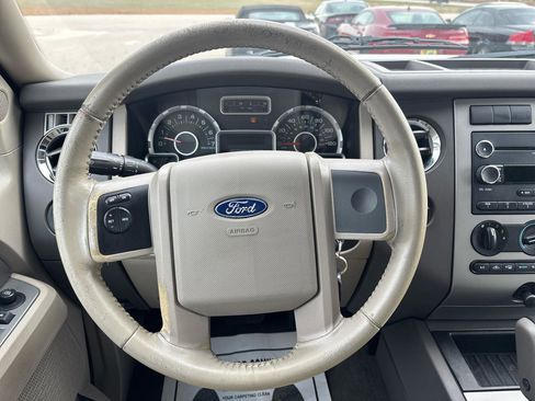 Used 2010 Ford Expedition XLT image 13