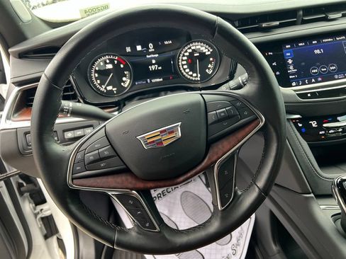 Used 2023 Cadillac XT5 Premium Luxury w/ Technology Package AWD/4WD image 12