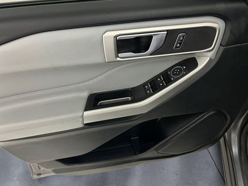 Used 2023 Ford Explorer XLT w/ Equipment Group 202A image 12