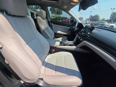 Used 2019 Honda Accord Touring image 11