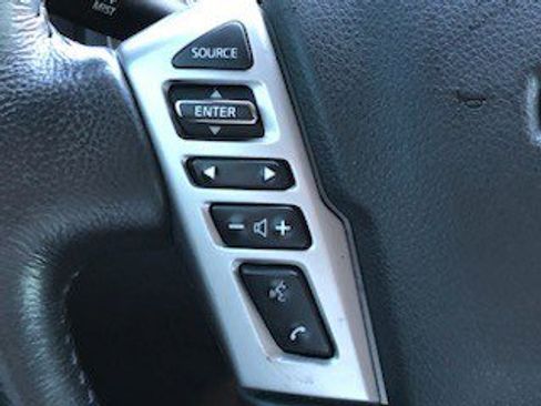 Used 2023 Nissan Titan SV w/ SV Convenience Package image 25