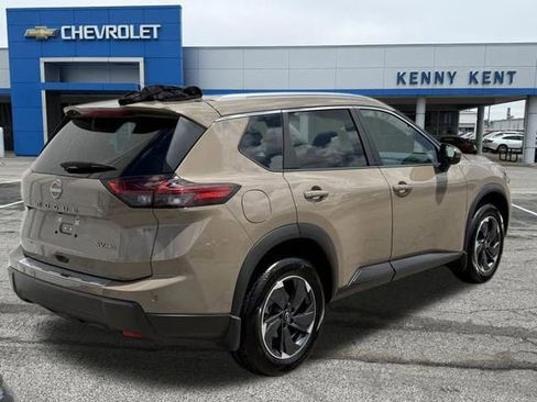 Used 2024 Nissan Rogue SV w/ SV Premium Package AWD/4WD image 4