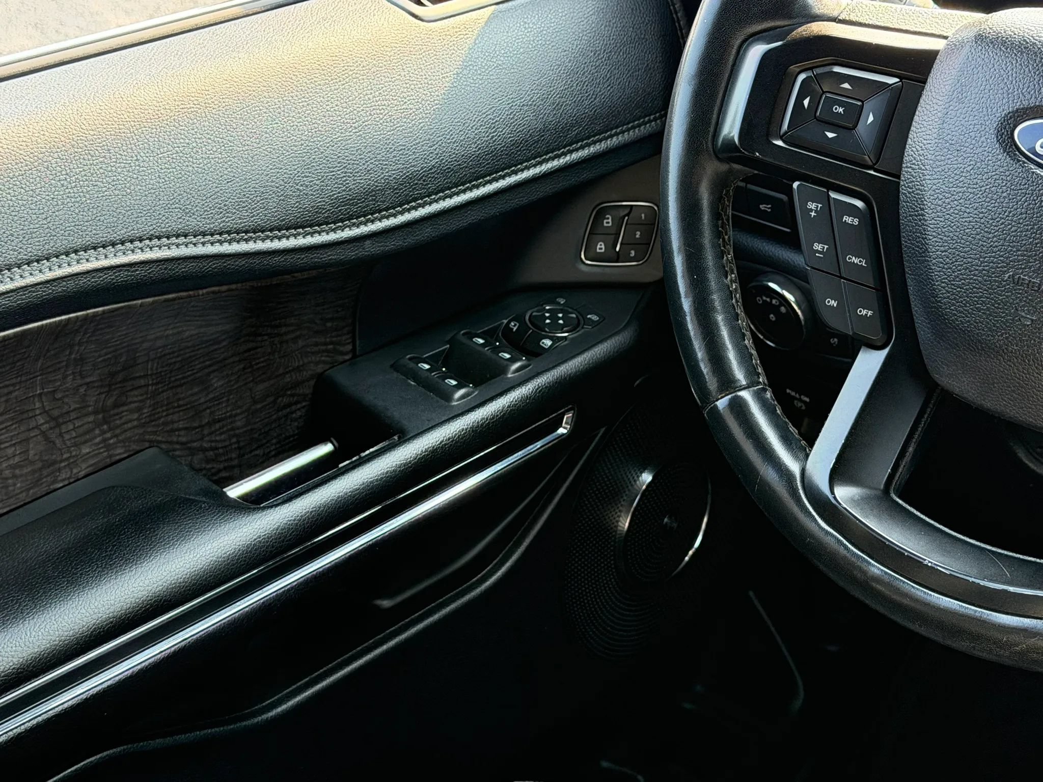 Used 2019 Ford Expedition Limited RWD image 32