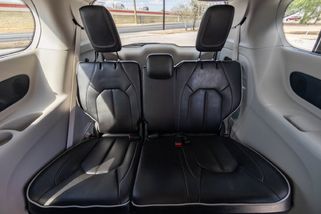 Used 2024 Chrysler Pacifica Limited FWD image 17