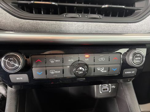 Used 2022 Jeep Compass Latitude w/ Convenience Group AWD/4WD image 27