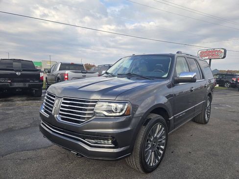 Used 2015 Lincoln Navigator 4WD w/ Equipment Group 101A Reserve image 3