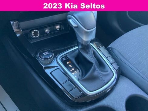Used 2023 Kia Seltos S w/ Navigation Package image 27