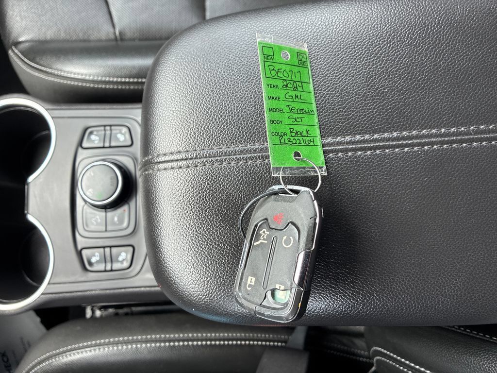 Used 2024 GMC Terrain SLT AWD/4WD image 21