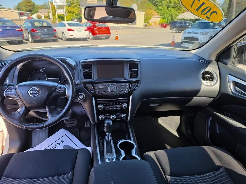 Used 2017 Nissan Pathfinder SV AWD/4WD image 16