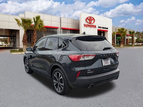 Used 2022 Ford Escape SE w/ SE Sport Appearance Package image 6