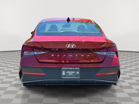 Used 2024 Hyundai Elantra SEL FWD image 4