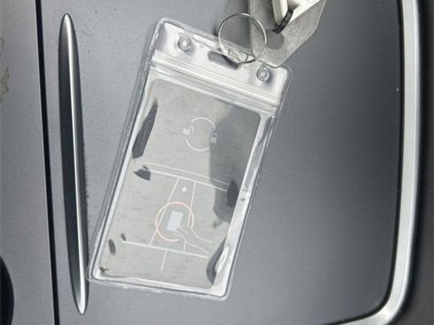 Used 2023 Tesla Model 3 Performance image 31