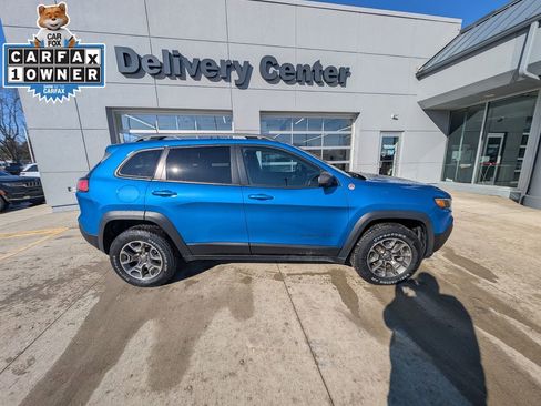 Used 2021 Jeep Cherokee Trailhawk image 4