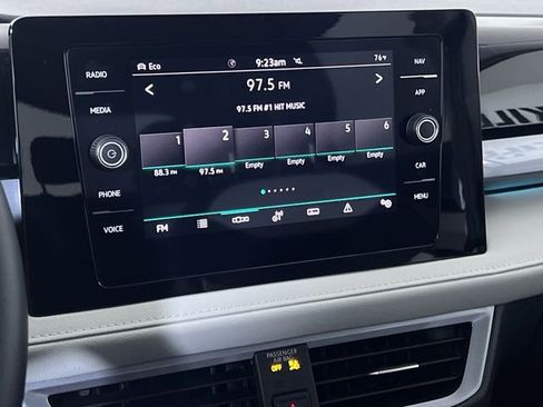 Used 2025 Volkswagen Taos SEL image 16