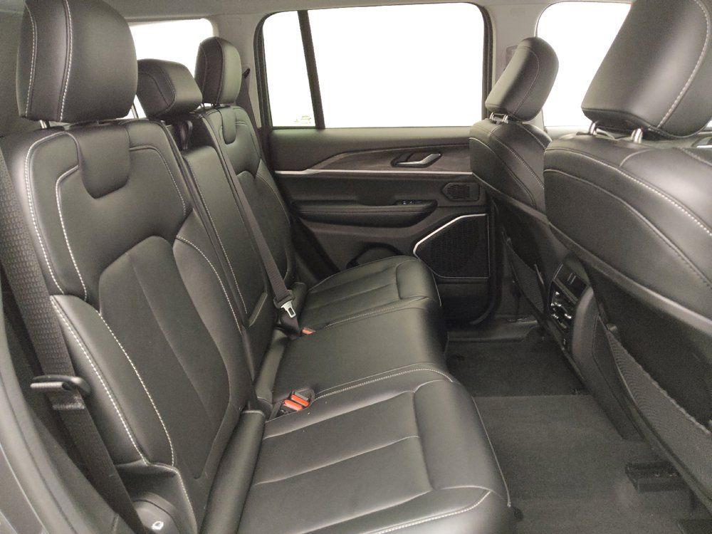 Used 2022 Jeep Grand Cherokee Limited AWD/4WD image 19