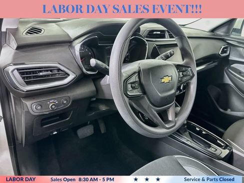 Used 2023 Chevrolet TrailBlazer LT w/ Convenience Package AWD/4WD image 9