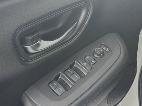 Certified 2023 Honda HR-V LX image 17