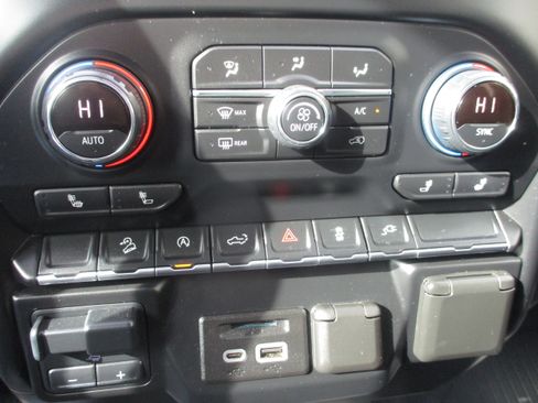 Used 2020 Chevrolet Silverado 1500 LT w/ Texas Edition image 15