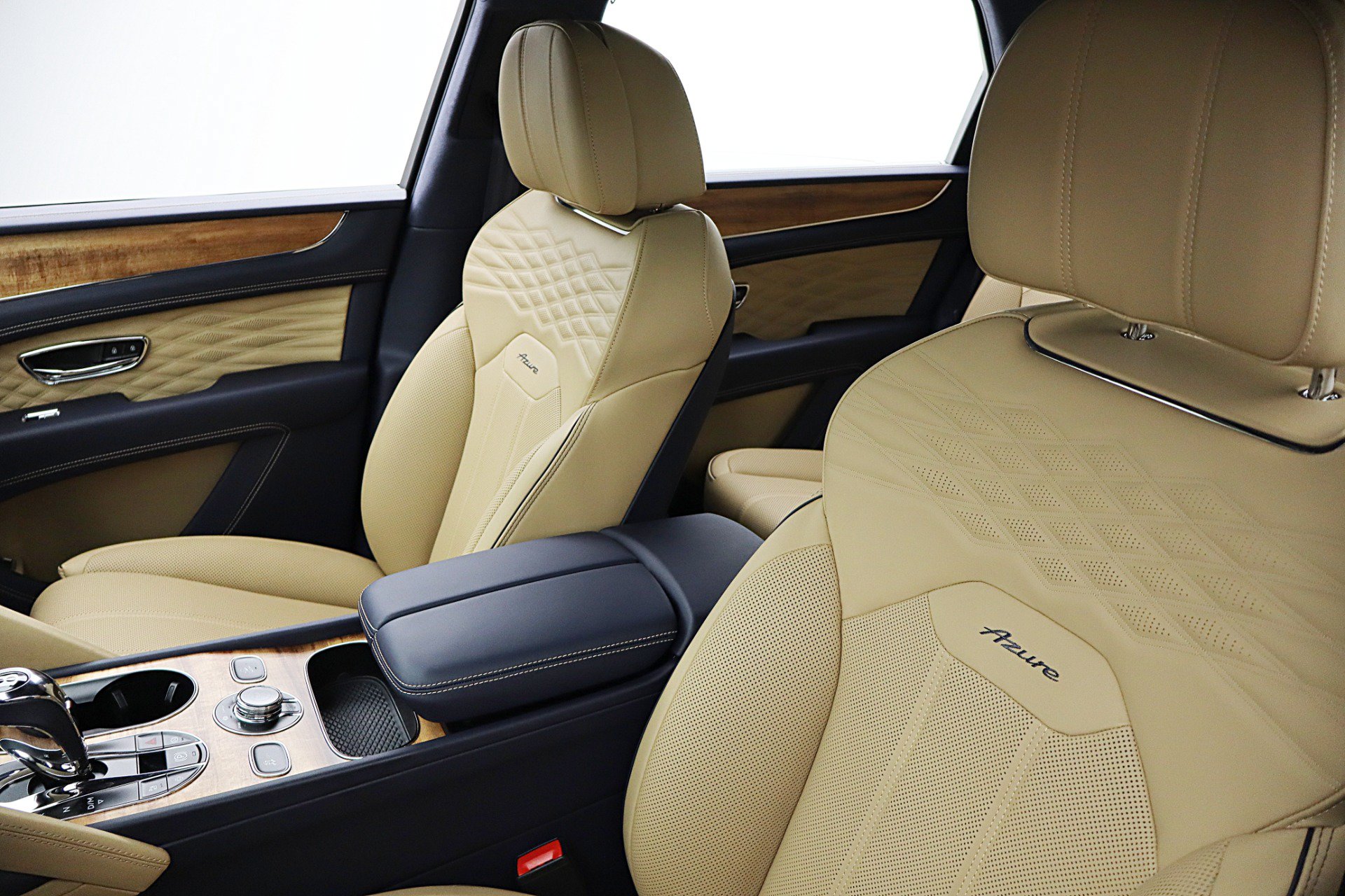 Used 2025 Bentley Bentayga AWD/4WD image 33