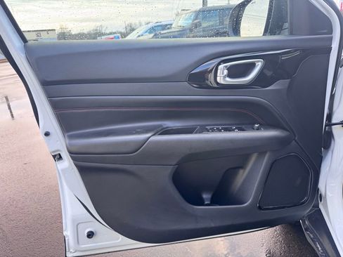 Used 2023 Jeep Compass Trailhawk image 9