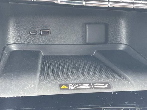 Used 2024 Chevrolet Traverse LT w/ Midnight/Sport Edition image 24