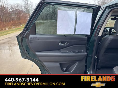 Used 2024 Nissan Pathfinder SL image 39