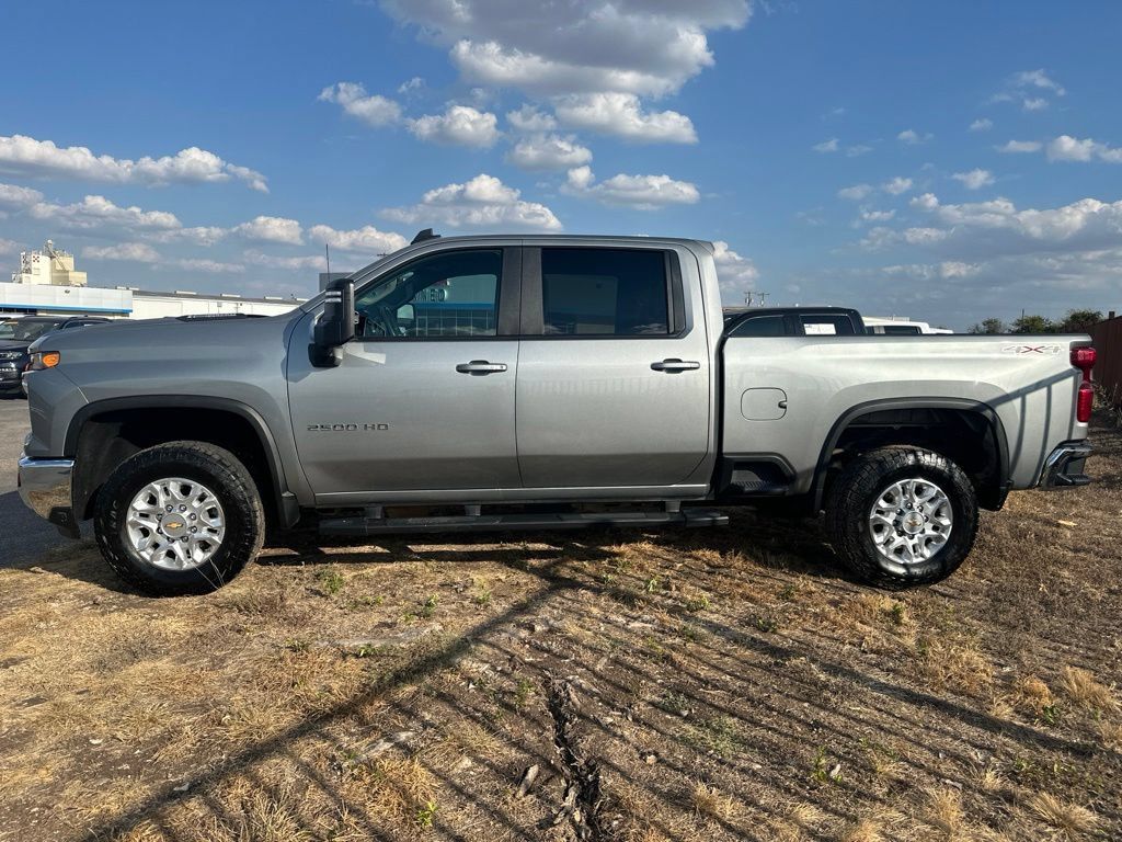 Used 2024 Chevrolet Silverado 2500 LT w/ Convenience Package AWD/4WD image 1