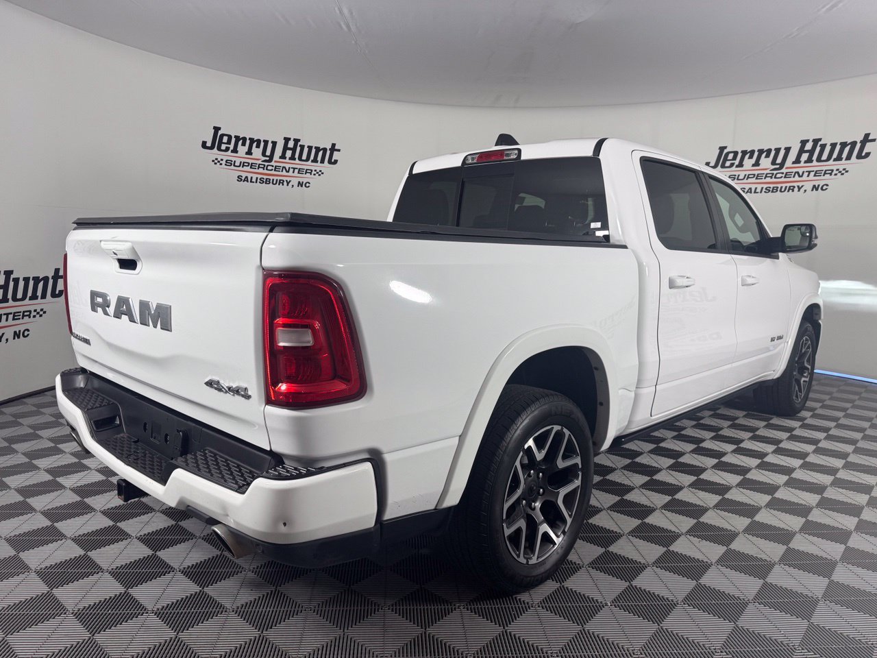 Used 2026 RAM 1500 Laramie AWD/4WD image 7