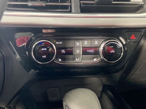 Used 2024 Chevrolet Trax LT w/ LT Convenience Package image 15