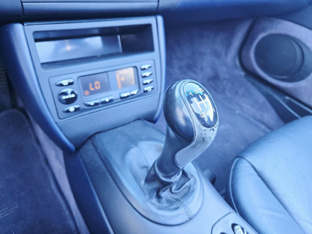 Used 2001 Porsche Boxster RWD image 18