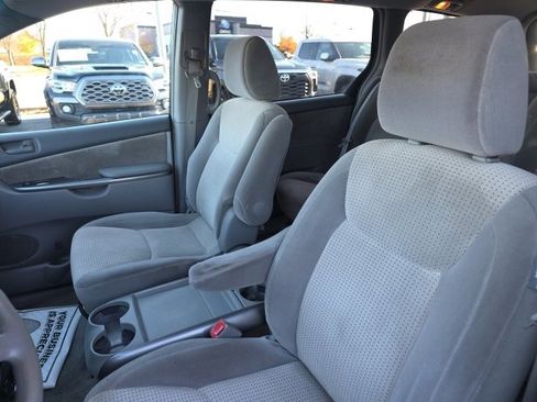 Used 2010 Toyota Sienna LE image 9