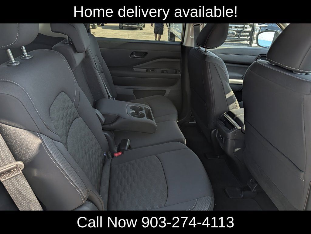 Used 2026 Nissan Pathfinder SV FWD image 31