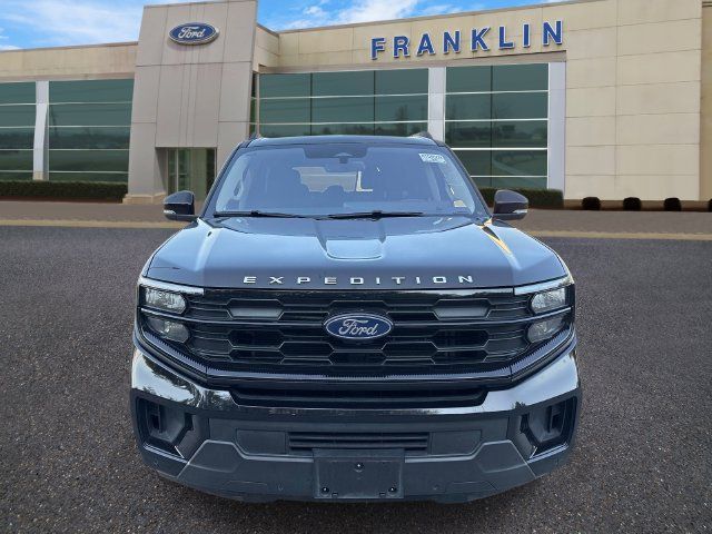 Used 2025 Ford Expedition Active AWD/4WD image 2
