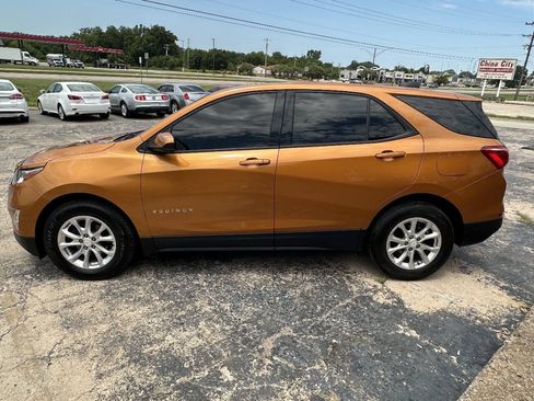 Used 2019 Chevrolet Equinox LS FWD image 4
