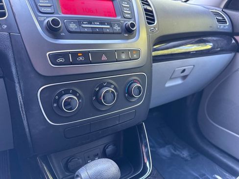 Used 2015 Kia Sorento LX FWD image 19