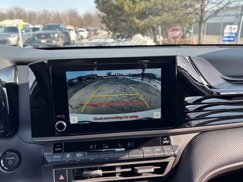 Used 2025 Toyota Camry SE image 25