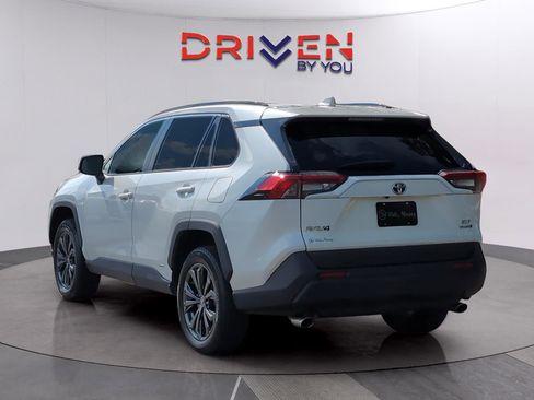 Used 2022 Toyota RAV4 XLE Premium AWD/4WD image 3