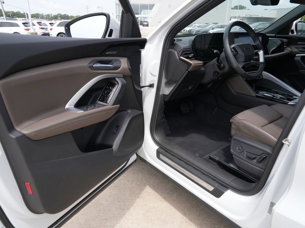 Used 2025 Audi Q5 Premium Plus w/ Premium Plus AWD/4WD image 25