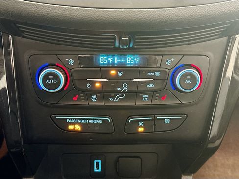 Used 2018 Ford Escape SE w/ SE Sport Appearance Package FWD image 13