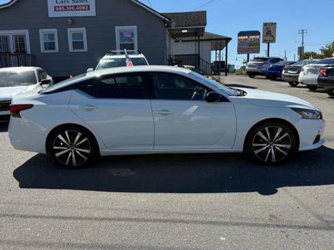 Used 2021 Nissan Altima 2.5 SR image 2