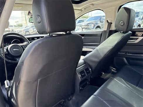 Used 2018 Jaguar XF 25t image 15