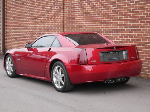 Used 2005 Cadillac XLR RWD image 3