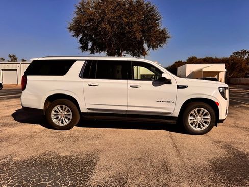 Used 2024 GMC Yukon XL SLT image 8