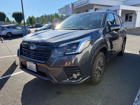 Used 2023 Subaru Forester Premium AWD/4WD image 1